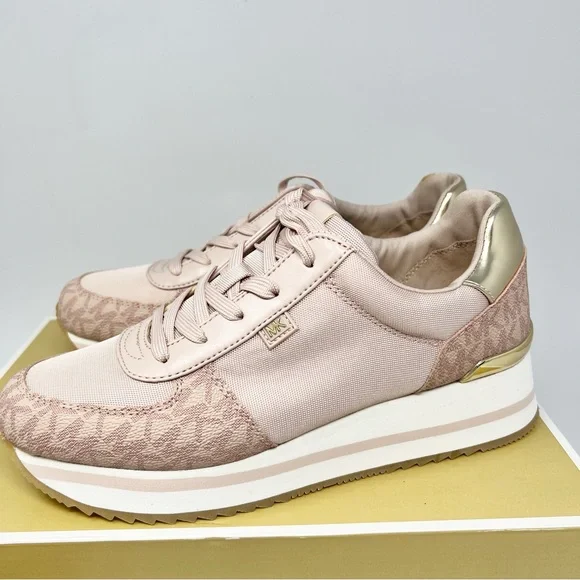 Michael Kors Monique Trainers
Size 7.5 - Picture 4 of 9